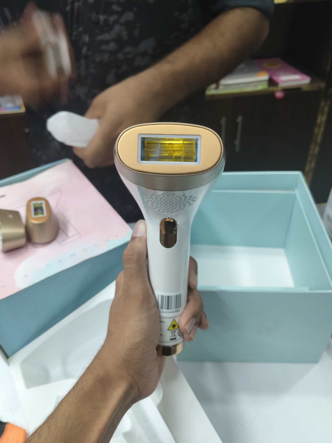 Vancostar AP70 IPL Hair Removal Device Complete Kit - Image 2